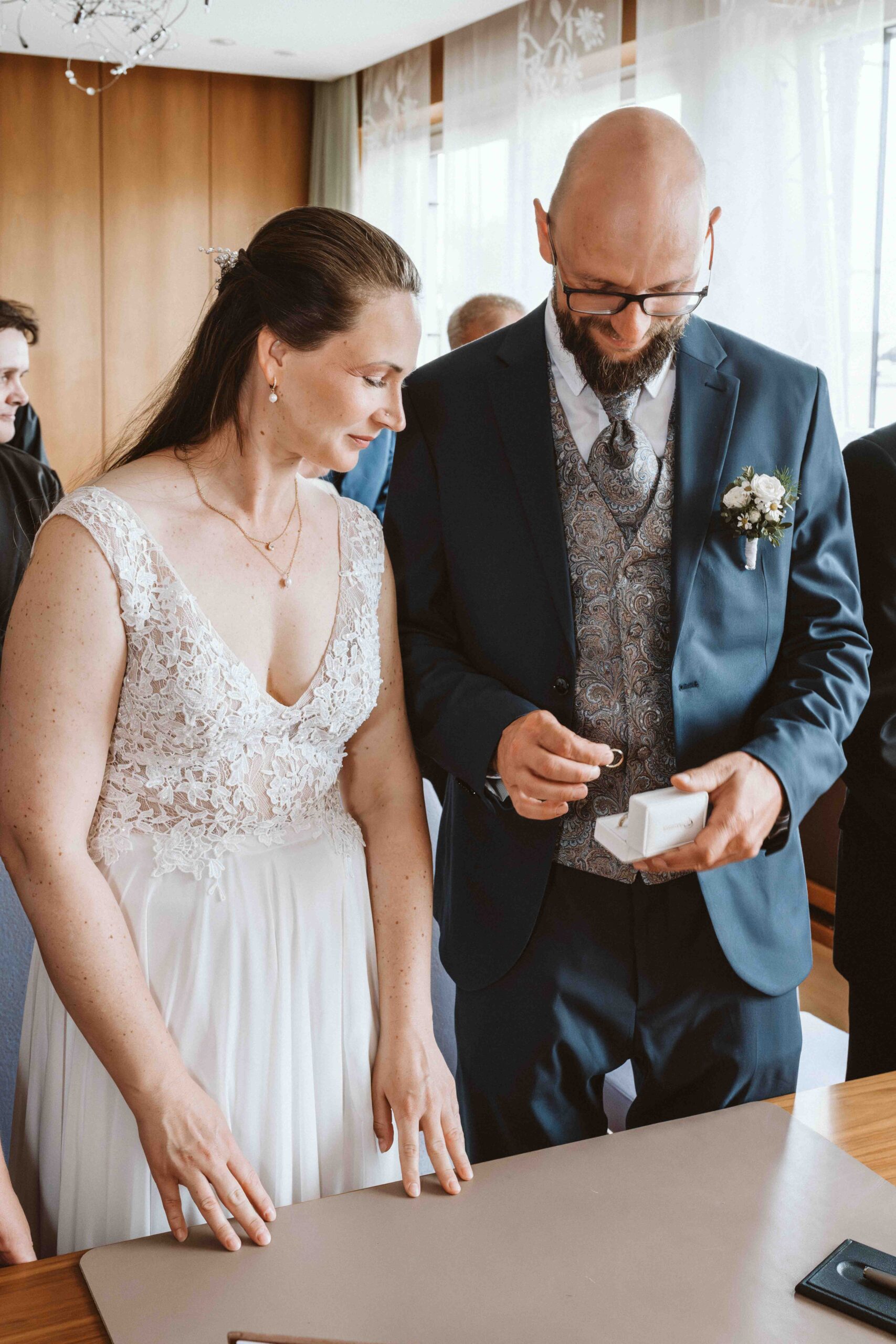 Hochzeitsreportage, kurz vor dem Ringtausch im Standesamt Bovenden
