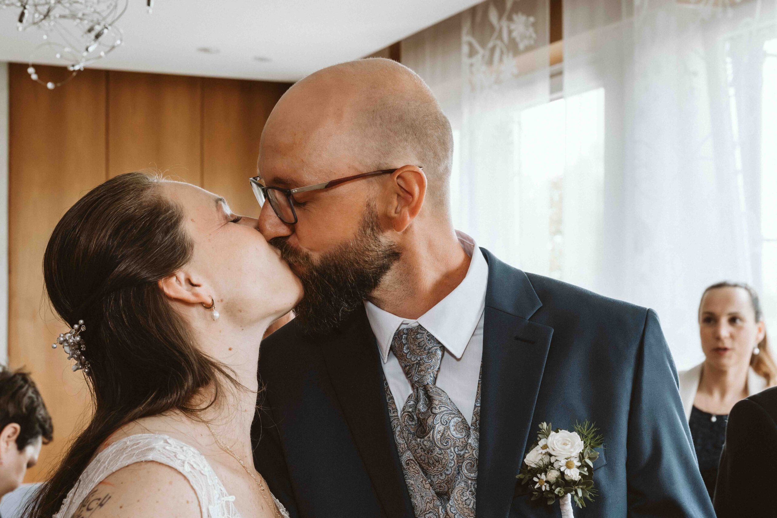 Der Kuss bei der Trauung