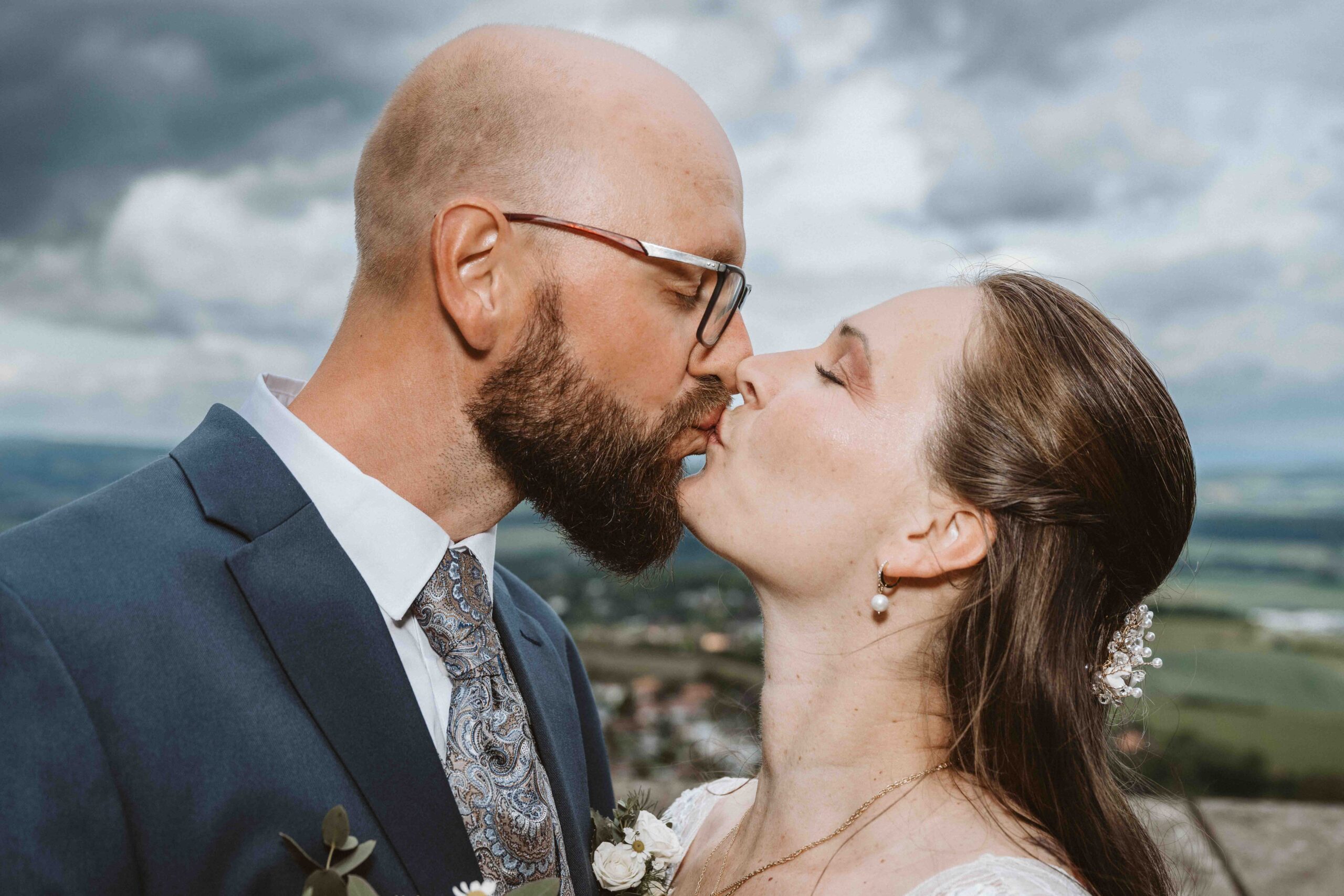 Kuss des Brautpaares beim Hoichzeitsshooting