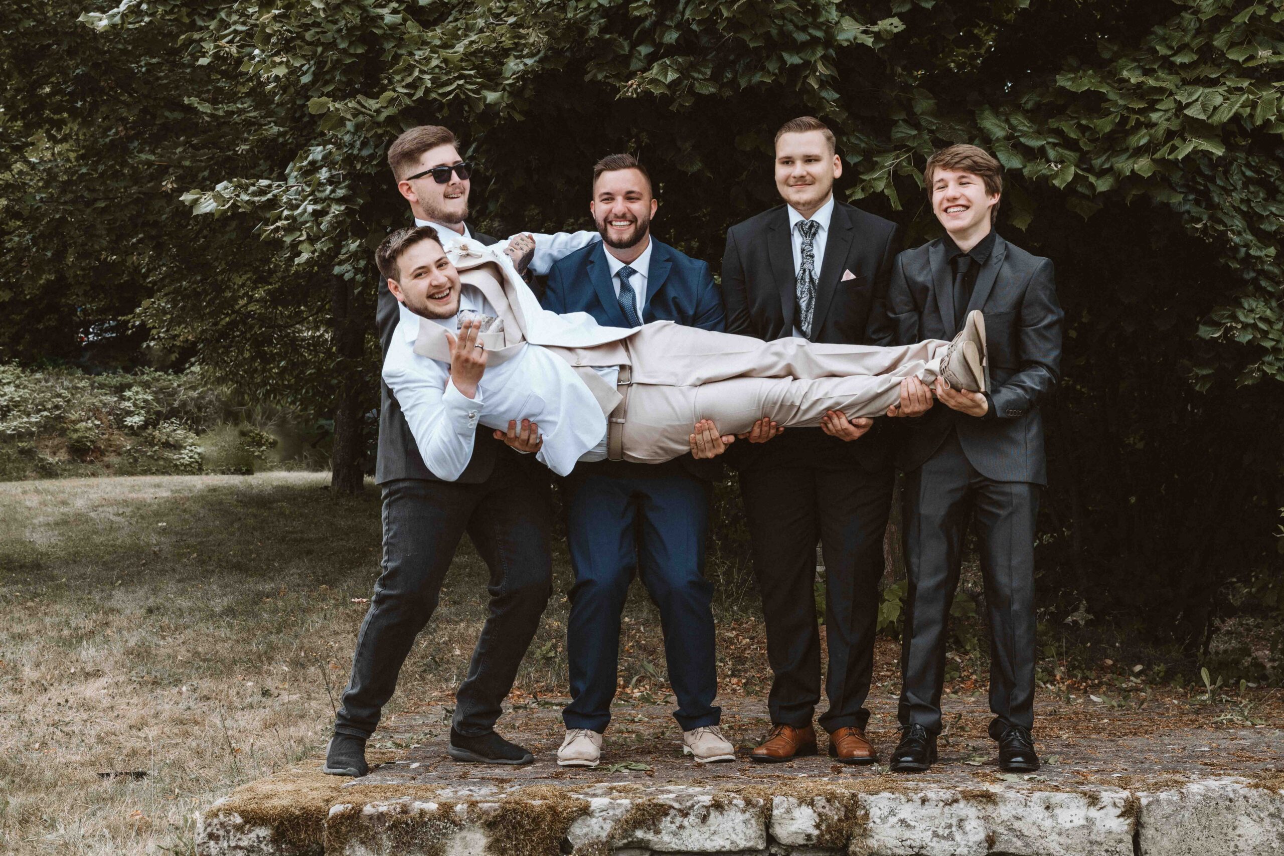 Gruppenfoto, der Bräutigam mit seinen Freunden